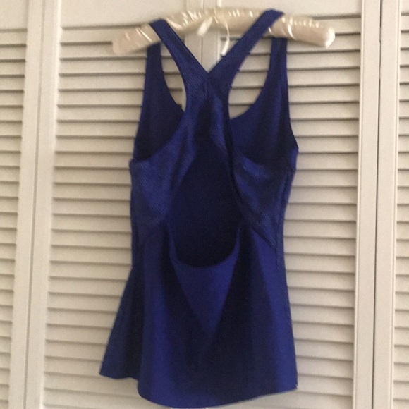 Workout top - Picture 2 of 2